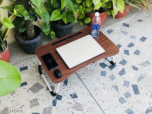 You are currently viewing <strong>3 reasons to use a laptop table instead of a regular desk</strong>